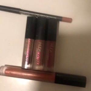 🦄🦄 2/30Deluxe HUDA BEAUTY Bundle! Two full size